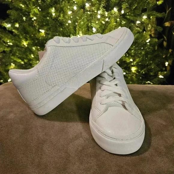 A New Day all white sneakers women's size 6 - Picture 4 of 7